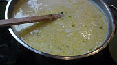 Porková polévka s bramborami, vejci , vločkama, smetanovo-sýrová, u nás se vaří ve velkém