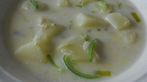 Porková polévka s bramborami, vejci , vločkama, smetanovo-sýrová