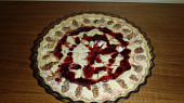 Quiche s uzeným sýrem, ořechy a brusinkami