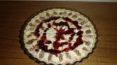 Quiche s uzeným sýrem, ořechy a brusinkami