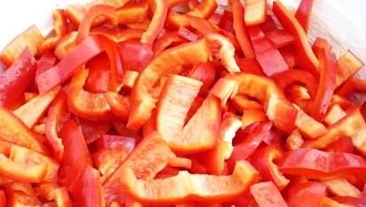 Rajčata zapečená s rýži, masem a paprikou