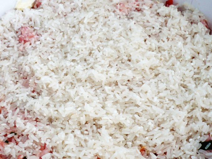 Rajčata zapečená s rýži, masem a paprikou