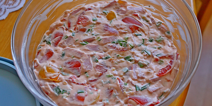 Rajčatový salát s mléčnou majonézou