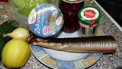 Salát s uzeným úhořem a zálivkou