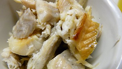 Salát s uzeným úhořem a zálivkou, očištěný úhoř