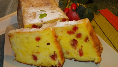 Tvarohový biskupský chlebíček s třešněmi a mandarinkami
