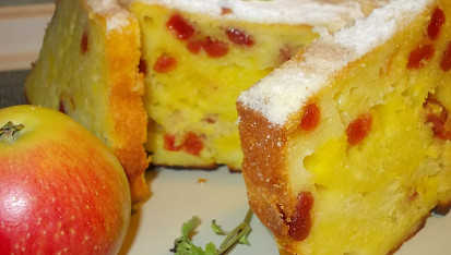 Tvarohový biskupský chlebíček s třešněmi a mandarinkami