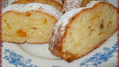 Tvarohový biskupský chlebíček s třešněmi a mandarinkami