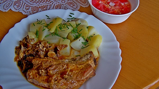 Vepřová žebírka s houbami