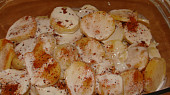 Zapečené brambory s cuketou a paprikami