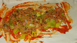 Závin s  uzeninou, paprikou a čedarem