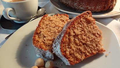 Ořechová bábovka z třtinového cukru