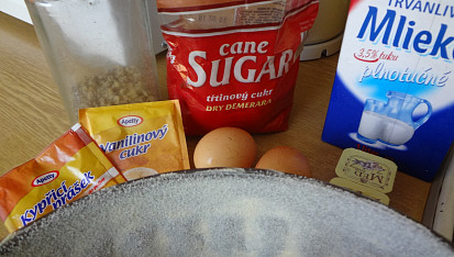 Ořechová bábovka z třtinového cukru