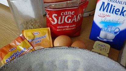Ořechová bábovka z třtinového cukru