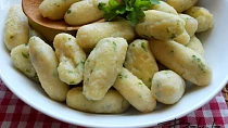 Bramborové noky s petrželí