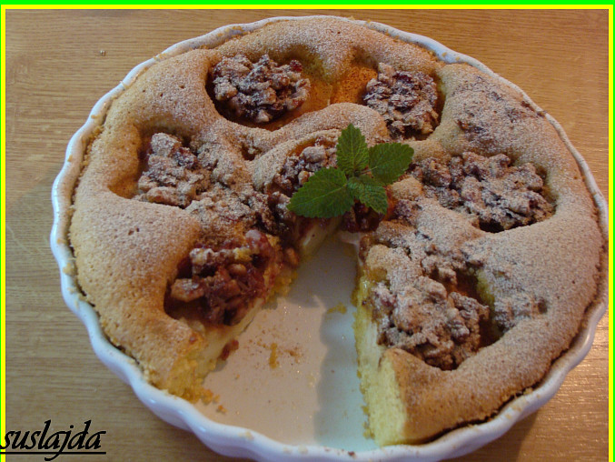Brusinkovo-ořechová jablíčka v piškotu, Hotový koláček
