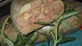 "Delikatesa" z několika druhů jater a hub