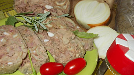 "Delikatesa" z několika druhů jater a hub