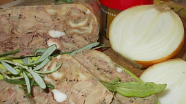 "Delikatesa" z několika druhů jater a hub