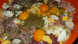 "Delikatesa" z několika druhů jater a hub