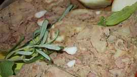 "Delikatesa" z několika druhů jater a hub