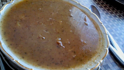 Gulášová polévka z králičích kostí