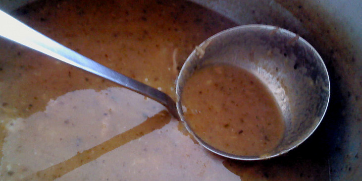 Gulášová polévka z králičích kostí