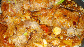 Hovězí závitky  nadivoko, plněné prejtem  a brusinkami