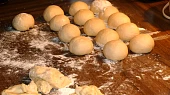 Jihočeské kynuté koláče, tvorba bochánků