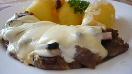 Krkovička s uzeným a žampiony