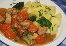 Kuřecí prsíčka s mrkví a brokolicí