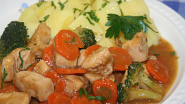 Kuřecí prsíčka s mrkví a brokolicí