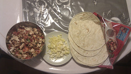 Kuřecí quesadilla.