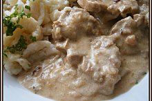 Medailonky"kulikuli"ve slaninovo-cibulové omáčce