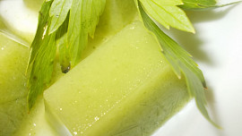 Kostky s brokolicí do naší kuchyně  / s kořením  nebo s bylinkami /