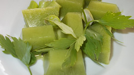 Kostky s brokolicí do naší kuchyně  / s kořením  nebo s bylinkami /