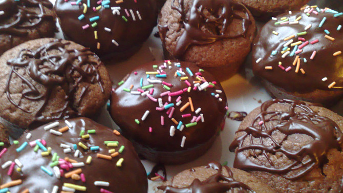 Nejčokoládovější muffinky, muffiny zdobené čokoládou