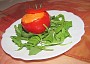 „Nízkokalorická svačinka“: Plněné rajče s pečenou paprikou
