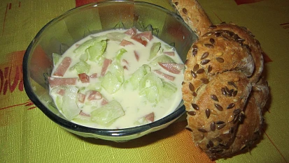 Okurkový salát zase trochu jinak