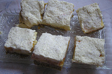 Oříškovo-broskvové řezy