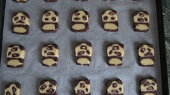 Panda cookies (Omylem jsem začla válet obličej a posunuly si mi oči..proto tak šilhají :D)