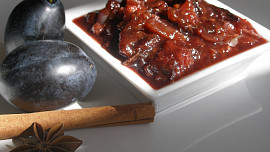 Pikantní pečené švestky