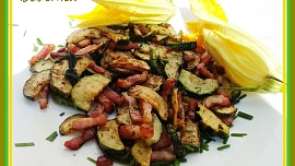 Restovaná cuketa na slanince