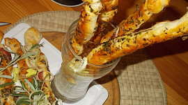 Chuťovka - slaninové tyčky (vrtulky)