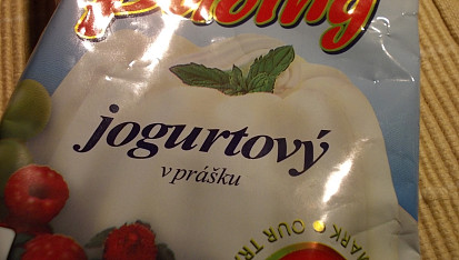 Smetanovo-pudingový koláč  s ovocem