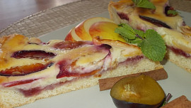 Smetanovo-pudingový koláč  s ovocem