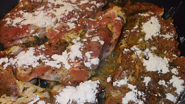 Šťavnatě  upravené , vepřové maso s houbami a zeleninou