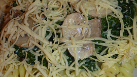 Těstoviny s mangoldem  a žampiony