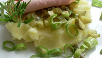 Tradiční - kaše, uzené, okurka - netradičně