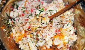 Třídruhový rybí salát na chlebíčky (dáme všechny ingredience a promícháme/utřeme...)